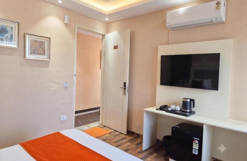 Noida Hotel | Hotel Zenzero Stay - Sector 19, Noida