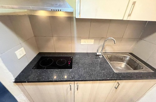 South West Apartment | Ig gobravostays : Studio Apartment Near Airport-Kitchenette&Parking/Pets Allow