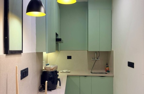 Gurugram Apartment | Indigo - Luxury Bathtub Studio at Golf Course Rd