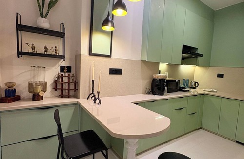 Gurugram Apartment | Indigo - Luxury Bathtub Studio at Golf Course Rd