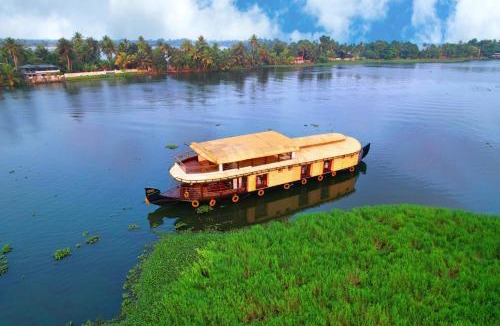 Aryad South Boat Rental | IndraprasthamLakeCruise