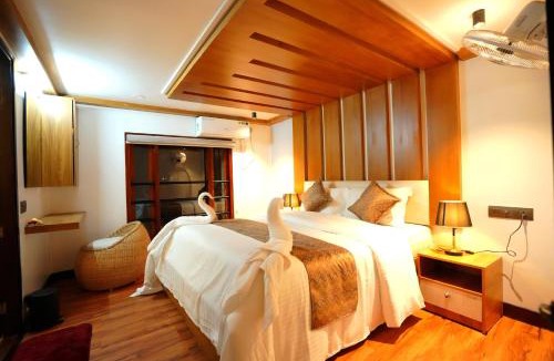 Aryad South Boat Rental | IndraprasthamLakeCruise
