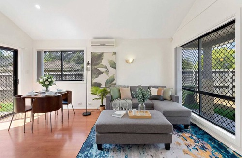 Ingleburn House | Ingleburn Standalone Townhouse, Walk to Train,