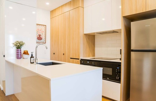 Manuka Apartment | Inner South Stay, Minutes to Manuka and Foreshore