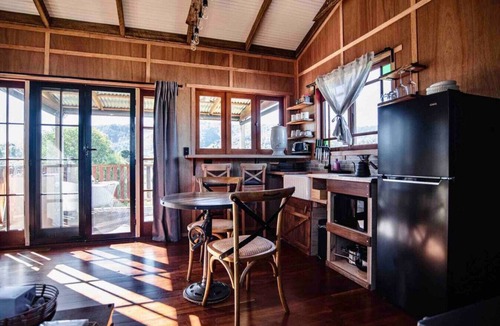 Moreton Bay Region Cottage | Ironbark Luxury Cottage & Highland Cows