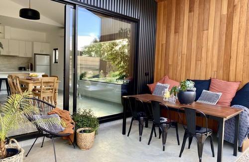Maldon House | Ironbark Maldon, with outdoor spa and forest views