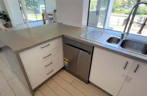 Shailer Park Apartment | Ironbark Private House