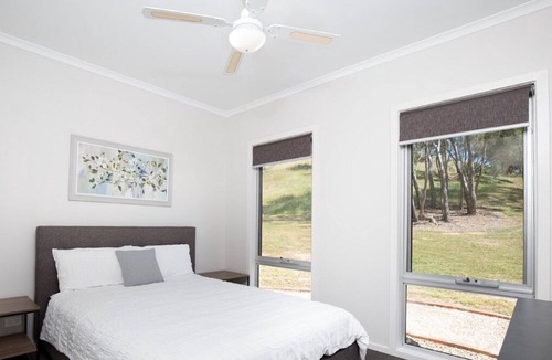 Homewood House | "Ironbark" @ Yea Springs - affordable luxury right on the Railtrail