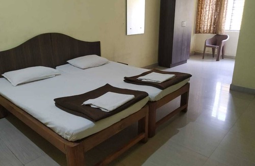 Dharwad Hotel | iROOMZ Hotel Vishwa Lodging