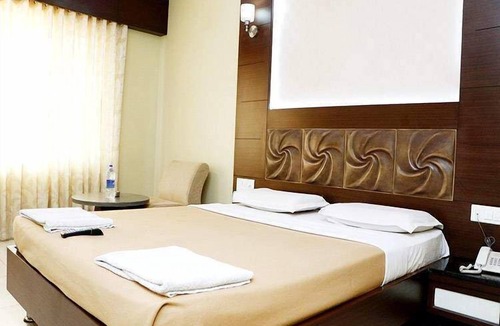 Bellary Hotel | Iroomz Vaishali Residency