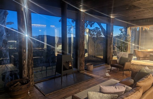 Hepburn Cottage | Is this Australia's best villa? Its hard to argue with that!
