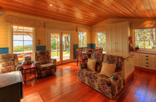 Smithton House | Island View Spa Cottage
