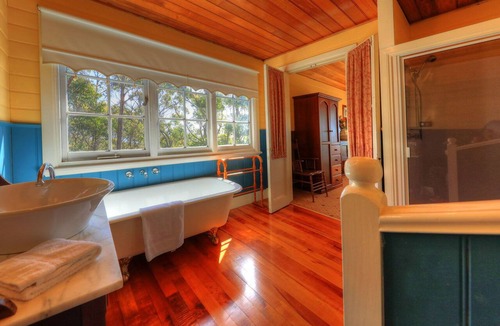 Smithton House | Island View Spa Cottage