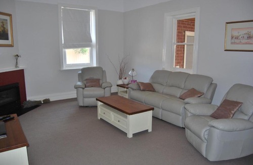 Murray Bridge Apartment | Jacaranda Cottage