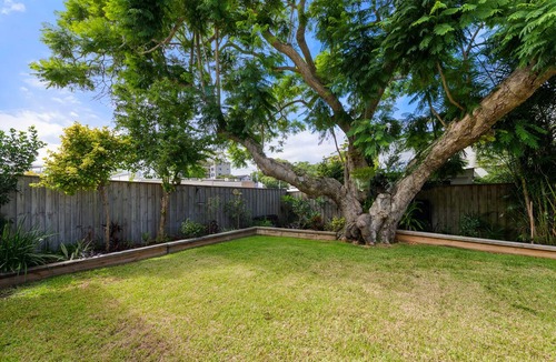 Nelson Bay Cottage | Jacaranda Cottage Nelson Bay Garden Retreat