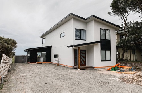 Walkerville House | Jandi - King Beds - Starlink - EV Charger