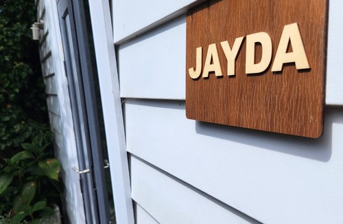 Daylesford Cottage | Jayda- *A split level home with a magical ambience *