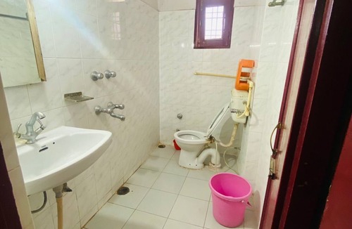 Mohangarh Hotel | JC Guest house It is located in Lucknow. there are many facility are available.
