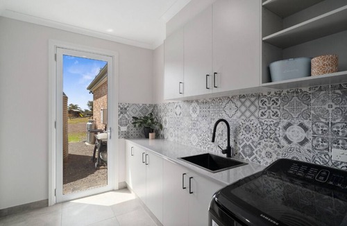 Kirwans Bridge House | Kirwans Bridge - Luxurious & private family home.