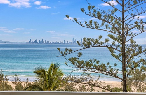 Coolangatta Apartment | Kooringal Unit 16 Located right on Greenmount beach with ocean views