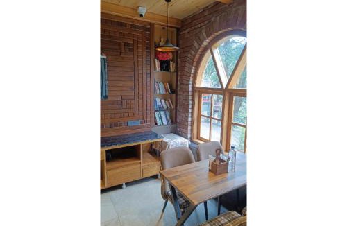 The Mall Road House | La Casa De Landour
