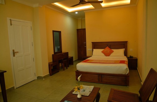 Chinnakanal Hotel | Lakezone Holiday Resort