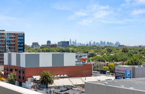 Carnegie Apartment | Lavender Haze - three-bedroom apartment