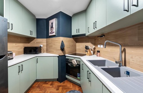 South Perth Apartment | Leafy central stylish apartment in great location.
