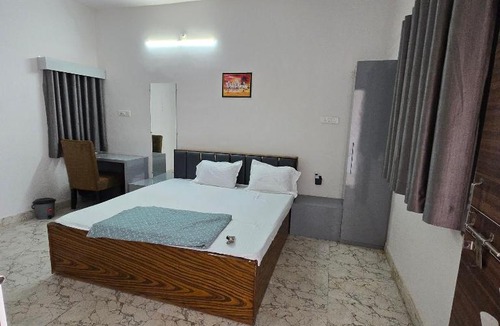 Jabalpur Apartment | Leela home stay - Single room with washroom