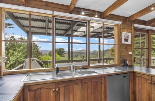 Allambee Reserve House | Leumeah Peaceful rural views