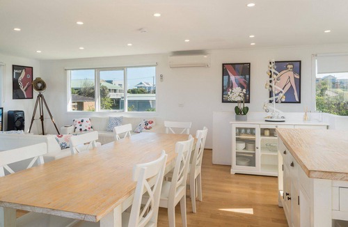 Surf Beach House | Licence to Chill - sleeps 7