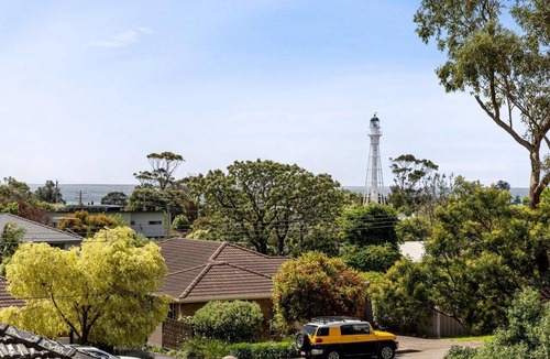 McCrae House | Lighthouse Views, McCrae - Stunning views of bay and lighthouse