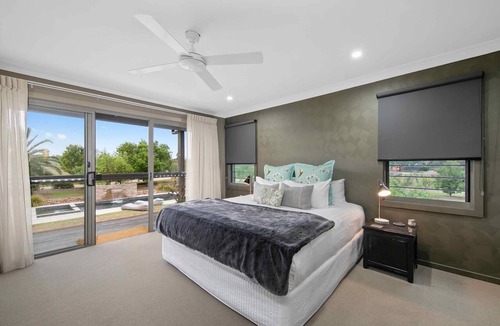 Keinbah House | Lilies Poolside Villa - Romance and tranquility in the heart of Lovedale