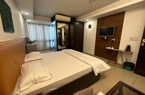 Hauz Khas Village Bed & Breakfast | Locals Stay Hauz Khas