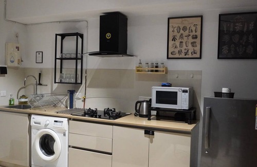 Thane West Apartment | London Studio I Kitchen I Hiranandani Estate