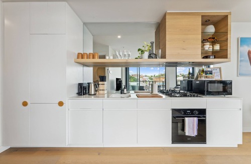 Travancore Apartment | Long bookings welcome - Light-Filled 2BR Apt w/Balcony + Free Parking
