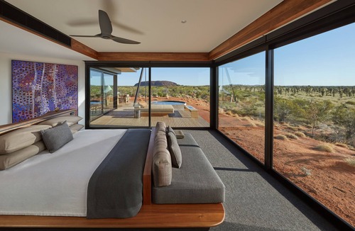 Yulara Cabin | Longitude 131, Beckons