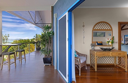 Hideaway Bay House | Lorikeet Lodge-Private Tropical Hideaway-Panoramic views-Pool and mtrs to beach