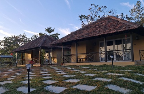 Mananthavady Villa | Lovely 2-bedroom serviced villas with AC in Mananthavady Wayanad