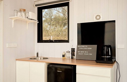 Chintin Cabin | Lovely Tiny House with Outdoor Bath and Great Landscape Views in Victoria