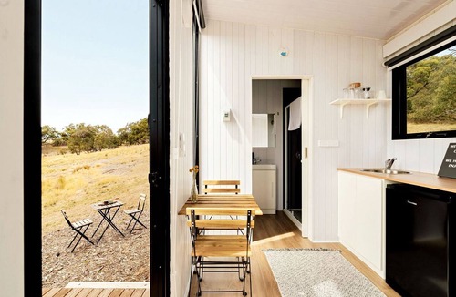 Chintin Cabin | Lovely Tiny House with Outdoor Bath and Great Landscape Views in Victoria