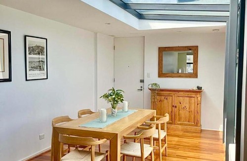 Crows Nest Apartment | Luxe 2BR 2bath & Terrace with Parking, Metro at 200m