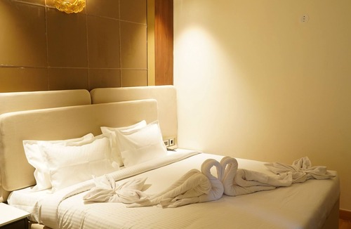 Kharar Hotel | Luxe Manor