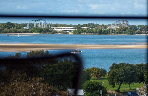 Southport Apartment | Luxe Marine Quarter Southport Ocean View Apartment, Free Parking and Pool