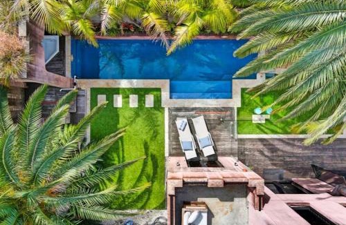 Thirroul House | Luxe Thirroul Home, Pool Spa Home Theatre