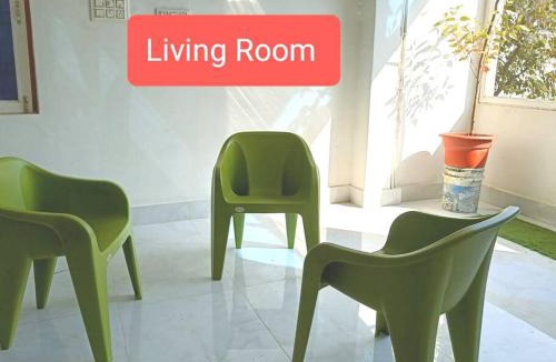 Sarnath Apartment | Luxurious 2BHK AC studio apt 20 minutes from Ghats