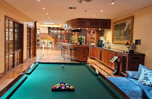 Warrandyte House | Luxurious 4-bedroom House With Private Indoor Pool in Manningham
