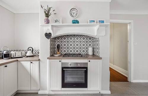 Pemberton Cottage | Luxurious, cosy, historic cottage featuring period furnishings, walkable to town