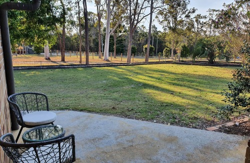 Chambers Flat Apartment | Luxurious Countryside Retreat - Visit our acreage property!😊