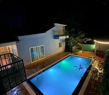 Noida House | Luxurious Farm